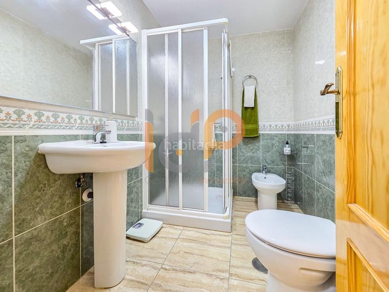 Foto e48772b3-2ec9-44a2-a531-0a27317adf5b. Pis a puerto de Garrucha Garrucha