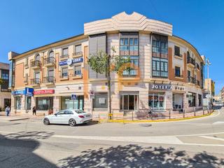 Location Local commercial  Guillermo reyna. Local com. en alquiler en centro.