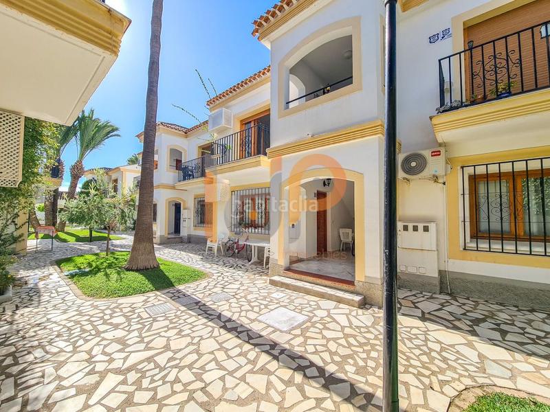 Foto a6ec91d6-6820-4bd1-b6d6-531448a7150e. Apartament amb piscina a Las Marinas - Pueblo Laguna Vera