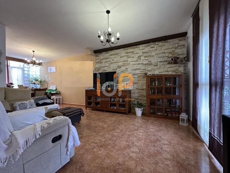 Foto 6ef1abf2-d1f6-431d-924e-9181c83c4247. Duplex in Taberno