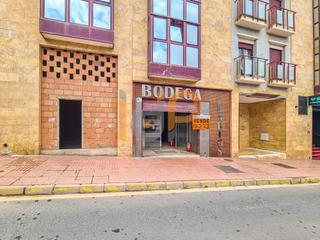 Local commercial  Alcalde pepe bernal. Local com. en venta en huércalovera, 3 despachos.