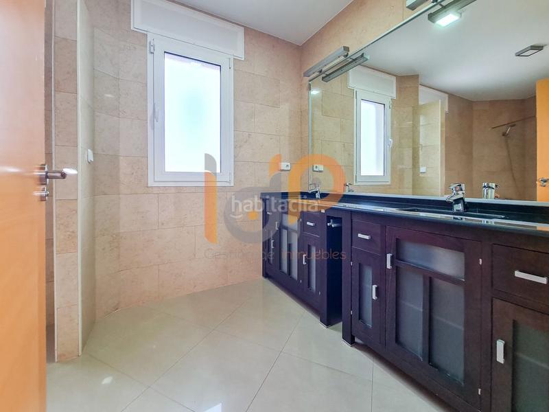 Foto c7544cde-35d5-45bc-b443-5b71965a370c. Duplex with heating parking in Huércal - Overa