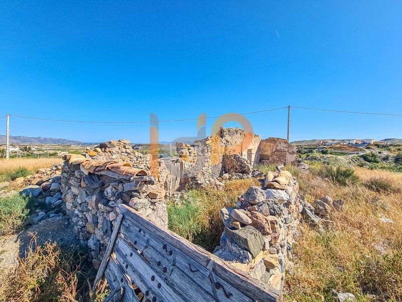 Foto c71ef838-50c9-48d8-80ff-0f3e2f77f5ca. Finca rústica en Taberno