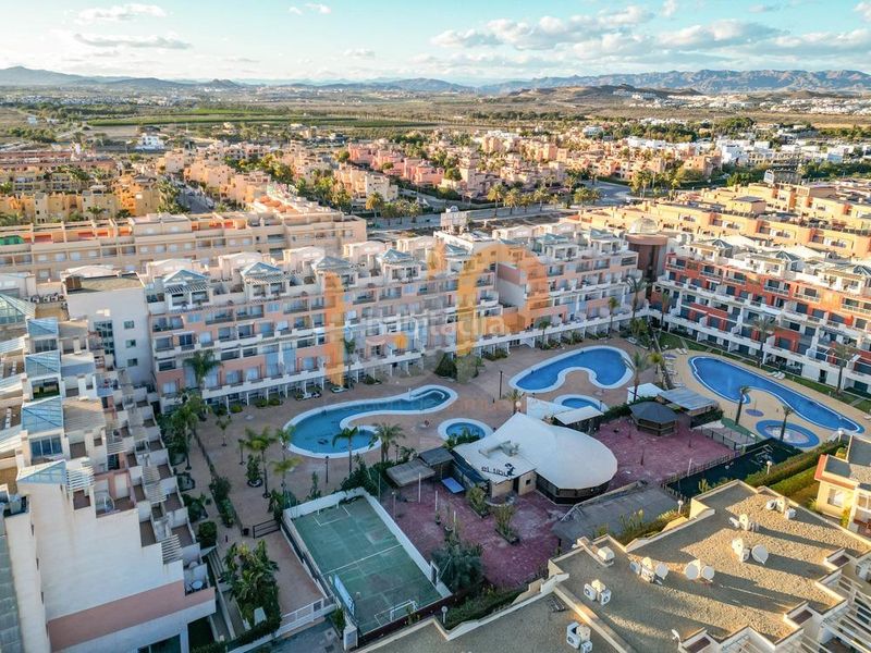 Foto f3fab8f9-a60a-4f05-ad95-77384884fa69. Apartament amb aparcament piscina a Puerto Rey Vera