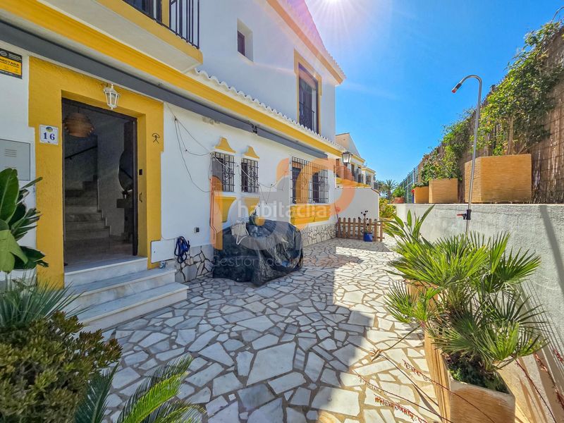 Foto fcee8937-d1c1-42a6-854a-7074108ac53e. Apartament amb piscina a Las Marinas - Pueblo Laguna Vera