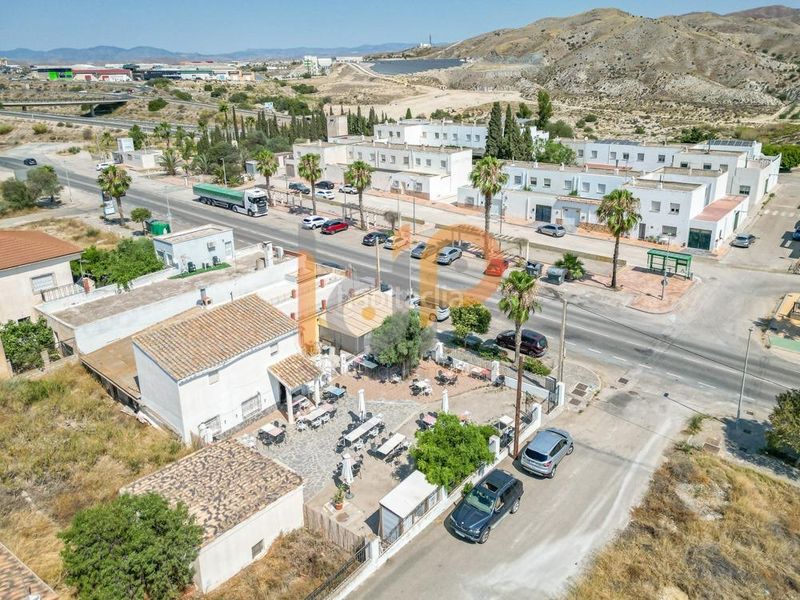 Foto 9f363d45-3629-4f68-8b09-bd127f4b8f01. Casa amb aparcament a Arboleas