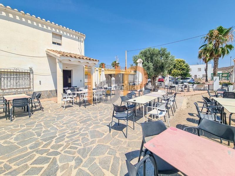 Foto f8749f2d-7402-4f7b-a9af-8ccd6486d259. Casa amb aparcament a Arboleas