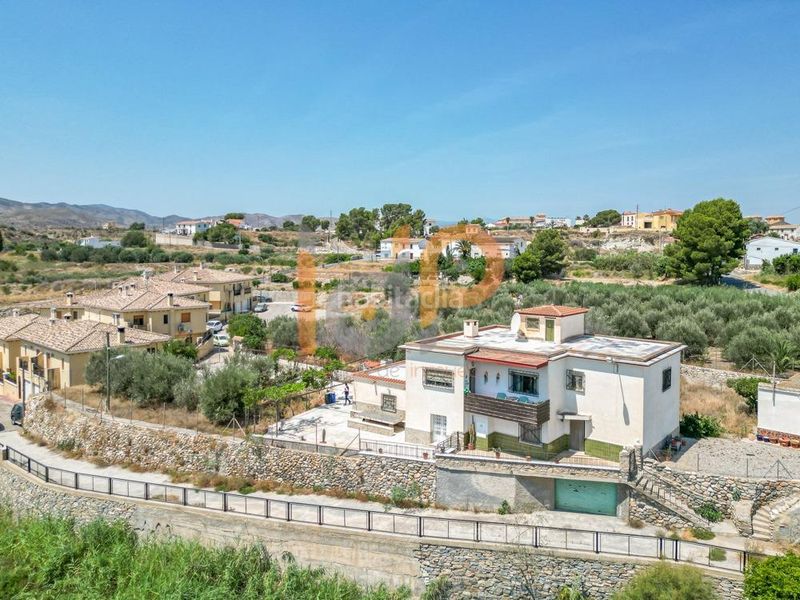 Foto c321ac99-9767-4a01-8432-e96eb4028126. Casa amb aparcament a Arboleas
