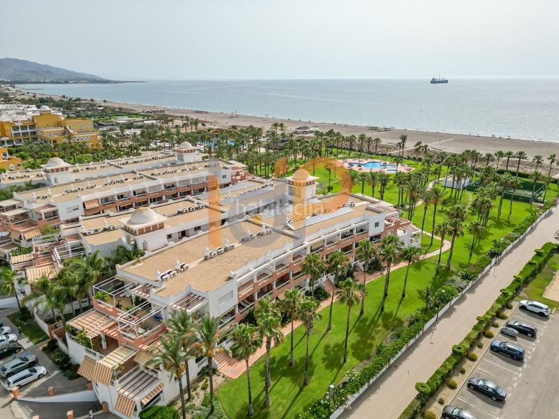 Foto 692fa14b-4341-4344-968e-34e7cc85e9a4. Apartament amb aparcament piscina a El Playazo Vera