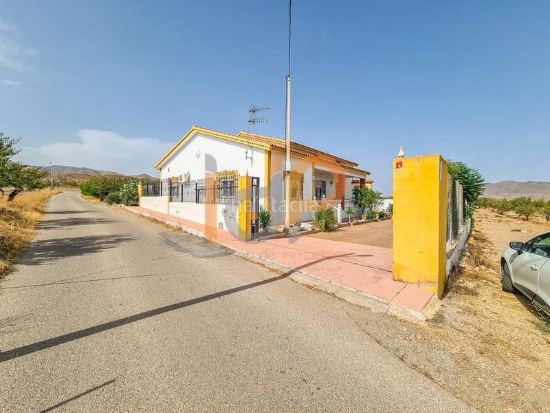 Foto c9f35ad3-0e1e-40e2-b875-9892e5488aeb. Casa amb aparcament a Huércal - Overa