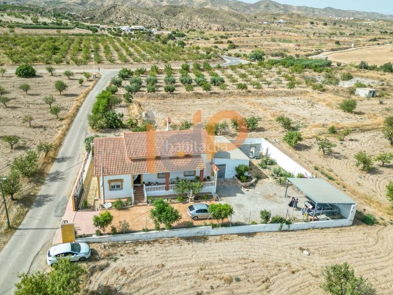 Foto e831f9d6-8629-4641-be50-89df4732cefe. Casa amb aparcament a Huércal - Overa