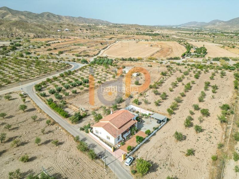 Foto ea8a28d8-ba5e-4336-96c4-c34eea1ea75e. Casa amb aparcament a Huércal - Overa