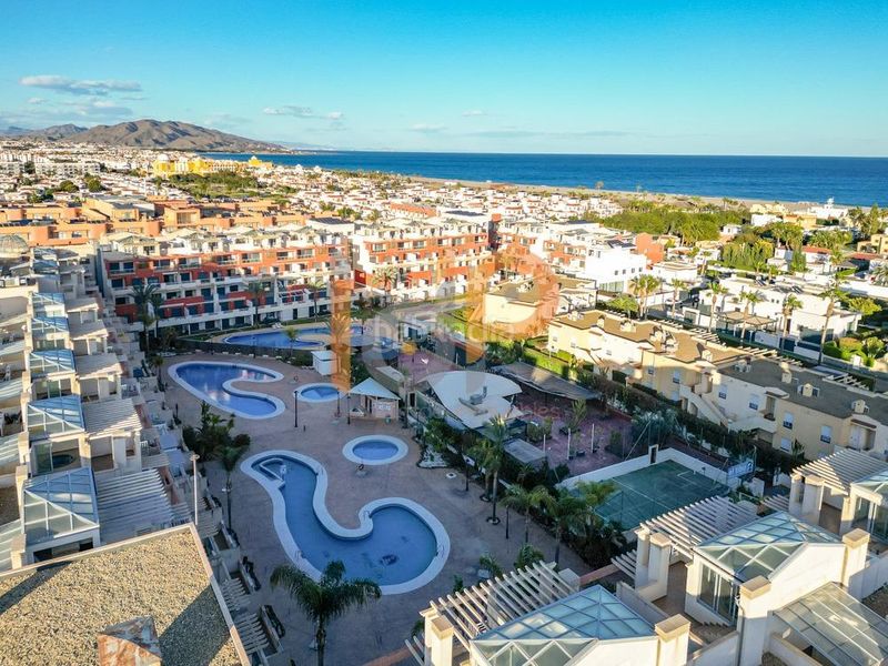 Foto 56546fc1-ce81-46f0-8aaf-f735c49b9ca3. Apartament amb aparcament piscina a Puerto Rey Vera