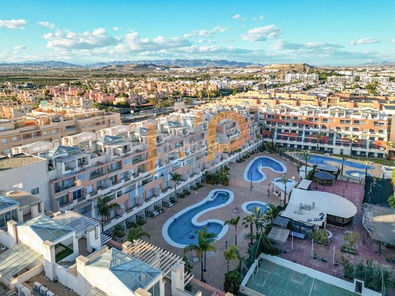 Foto 2f2ea830-0edb-4171-a8cb-be9e45eeb42e. Apartament amb aparcament piscina a Puerto Rey Vera
