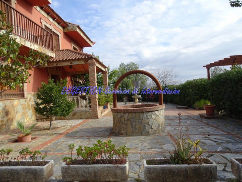 Foto 360929f3-3adb-4c2b-81d5-e0b5d3471f80. Chalet con riscaldamento parcheggio piscina in Guarromán