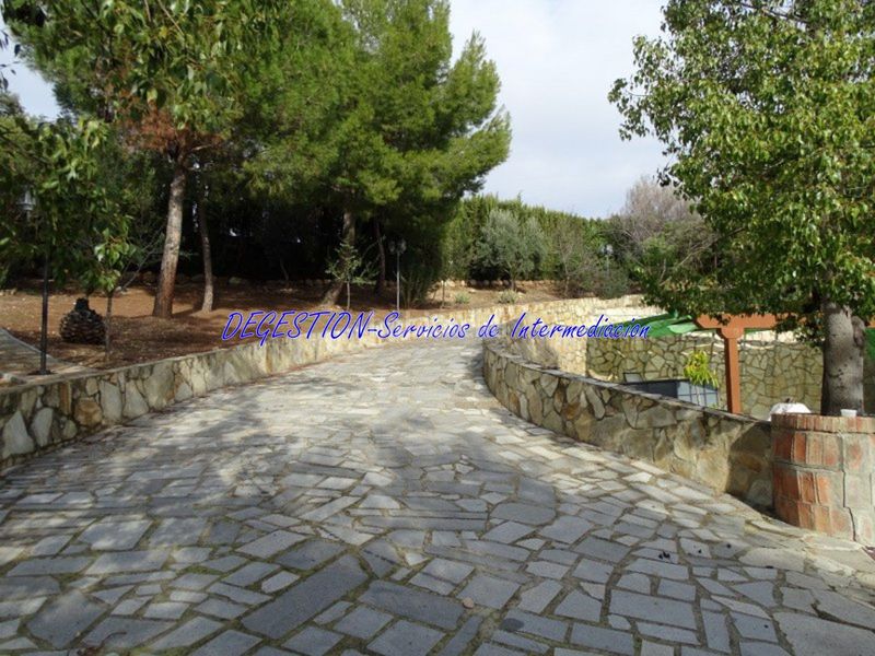 Foto cf6ad62a-bdd5-4336-9890-526f7236546a. Chalet con riscaldamento parcheggio piscina in Guarromán