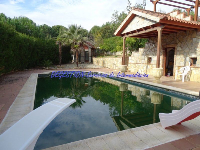 Foto de23a13c-2e5c-465e-a2f0-c6e63623551e. Chalet con riscaldamento parcheggio piscina in Guarromán