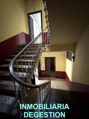 Casa adossada  Calle cánovas del castillo ponton. Casa señorial en pleno casco antiguo