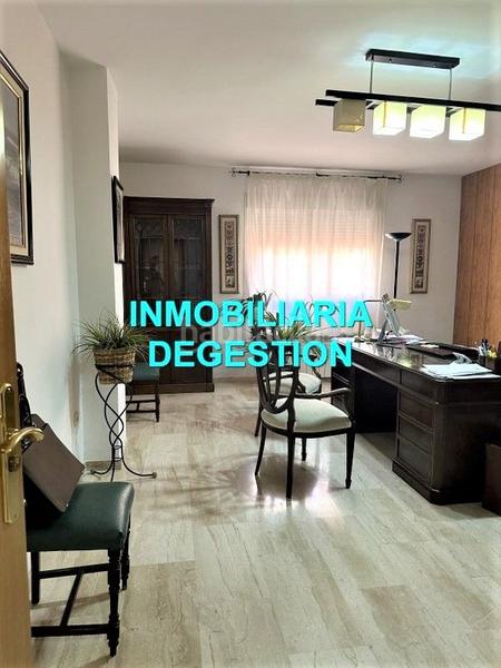 Foto db3a193a-e4c7-4364-a414-5f42489fd44c. Piso  centrico ideal negocio-varios despachos-climatizado-preparadado para funcionar en Linares