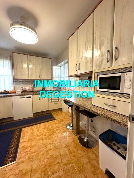 Foto 076f752c-3397-4b28-989e-0a713f3c6717. Chalet  urb pablo iglesias,5dor-2baños-garaje en Linares