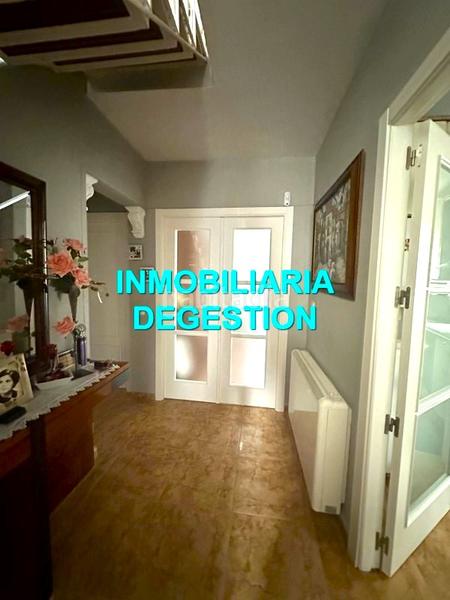 Foto 1d2e5ec9-3faf-4de6-a8cd-35c4b6f70a64. Chalet  urb pablo iglesias,5dor-2baños-garaje en Linares