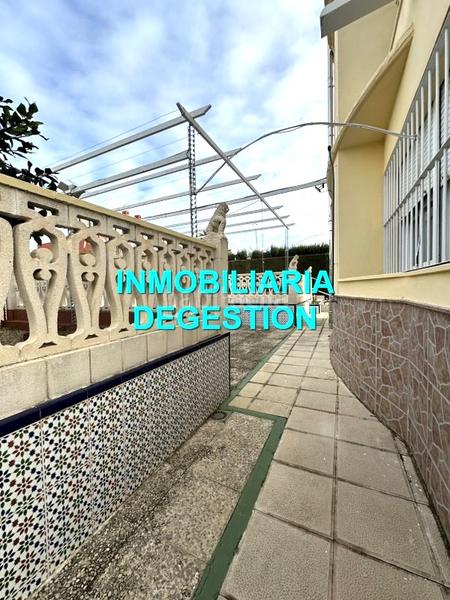 Foto 51427372-5ae8-4a78-be43-42a1f04d3c3e. Chalet  urb pablo iglesias,5dor-2baños-garaje en Linares