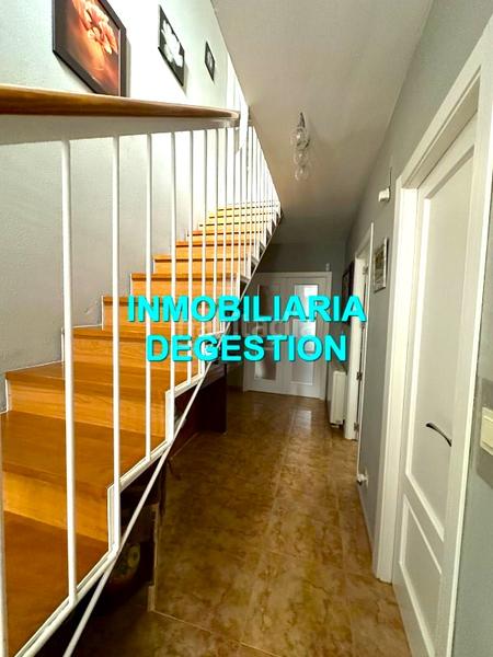 Foto 545573dd-978c-4290-9e3a-87b24517600d. Chalet  urb pablo iglesias,5dor-2baños-garaje en Linares