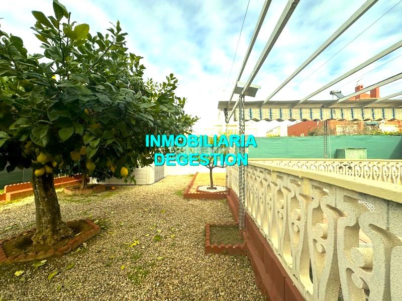 Foto bfdbbec9-b9e3-4625-895c-dc5f7999e1c9. Chalet  urb pablo iglesias,5dor-2baños-garaje en Linares