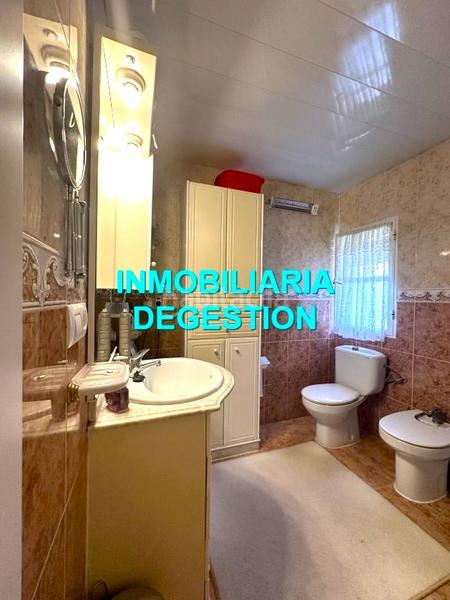 Foto c0672662-53dc-4d74-b7f4-1b75d81e52ee. Chalet  urb pablo iglesias,5dor-2baños-garaje en Linares