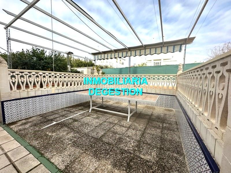 Foto dfd7bf7e-8e9c-4171-b3de-3a737d338d9c. Chalet  urb pablo iglesias,5dor-2baños-garaje en Linares