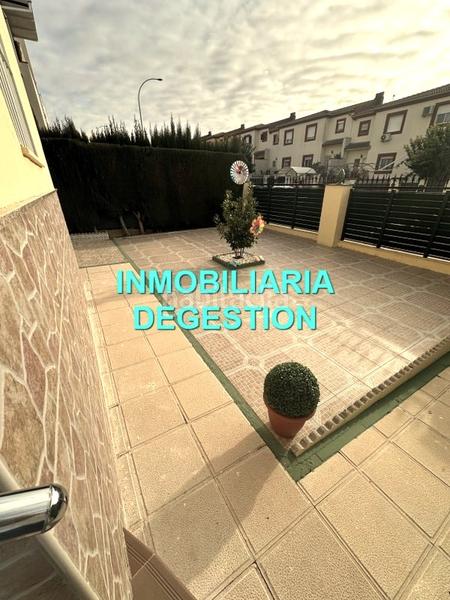 Foto e25d0a9e-71f7-4c2b-b388-1373af3e3f3c. Chalet  urb pablo iglesias,5dor-2baños-garaje en Linares