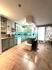 Reihenhaus  Calle cánovas del castillo ponton. Amplia casa centrica-2 salones-buhardilla y bodega