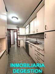 Pis  Calle hernán cortés. Amplio piso en zona centro-4dor-2baños-3balcones-ascensor