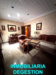 Reihenhaus in La Zarzuela - San José - Belén. Amplia casa con gran garaje y 200m2 de vivienda