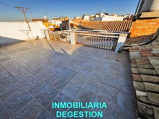 Casa adossada en La Zarzuela - San Jos� - Bel�n. Amplia casa con gran garaje y 200m2 de vivienda