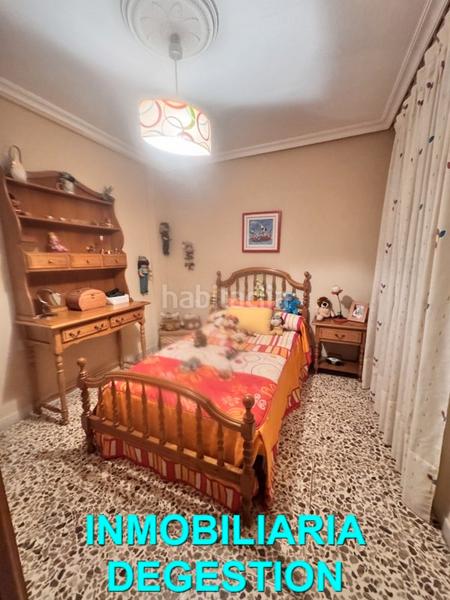 Foto 7031f77d-c2b1-4f84-814f-6c94ecfd4550. Reihenhaus mit kamin parking in Zona Hospital Linares