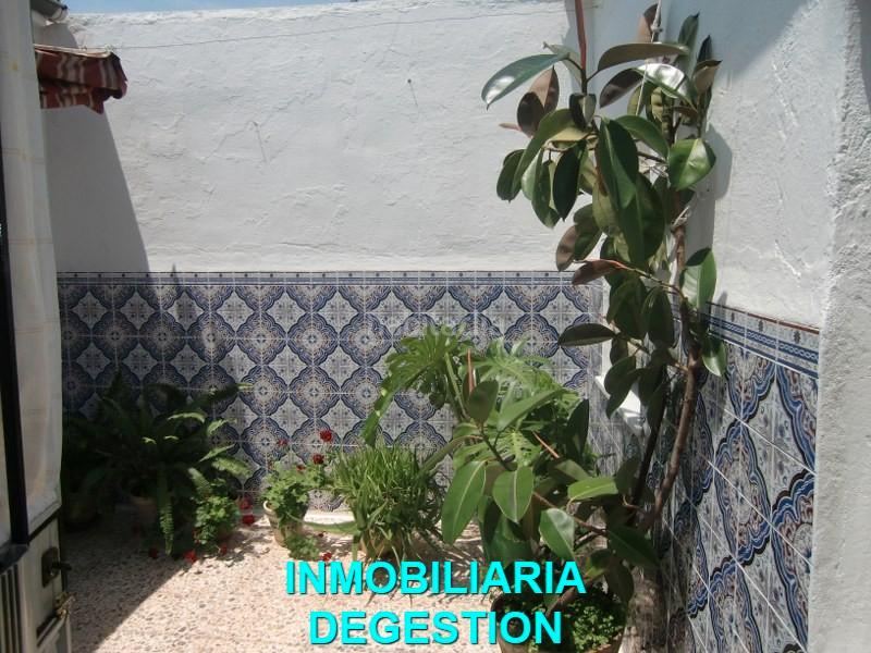 Foto bc6778da-673c-48f5-a711-cfce3bdd8940. Reihenhaus mit kamin parking in Zona Hospital Linares