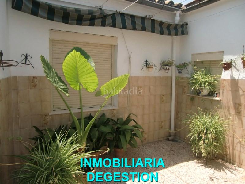 Foto e4102094-ff36-4b1e-a31b-45a20853f787. Reihenhaus mit kamin parking in Zona Hospital Linares