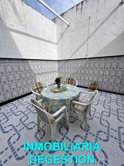 Casa adossada  Calle golondrina. Amplia casa bien cuidada