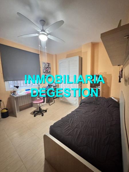 Foto 0d1deb9c-0e2c-490e-9d7c-cc361e1cfe5a. Casa adossada amb xemeneia aparcament a San Gonzalo Linares