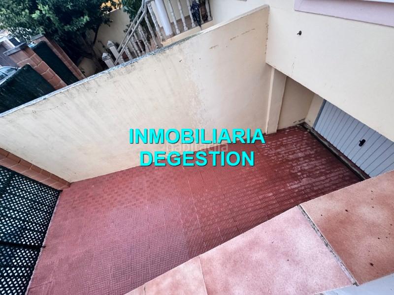 Foto 49fc0fb7-32c9-4fe0-b2c2-d061c442a2cf. Casa adossada amb xemeneia aparcament a San Gonzalo Linares