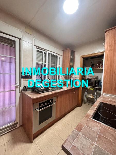 Foto 87472369-3714-4e89-b2fa-dfec87fdf599. Casa adossada amb xemeneia aparcament a San Gonzalo Linares