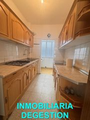 Pis  Calle murillo. Piso buena zona semi reformado