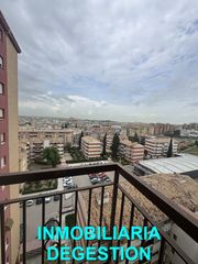 Pis  Paseo marqueses de linares. Amplio pis de 3dor con buenas vistas