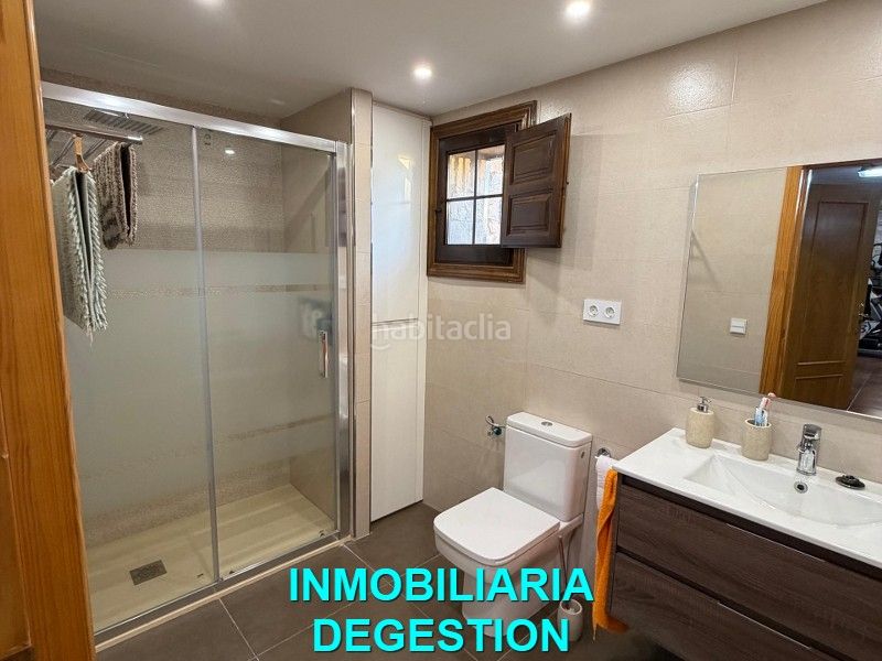 Foto 04bd2d8e-8ef4-4860-8679-931db46d4b9e. Casa adossada amb xemeneia calefacció aparcament piscina a Linares