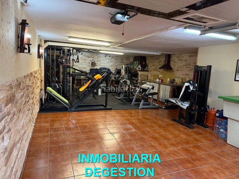 Foto 1551c549-50ab-4854-ad36-0016524dfd95. Casa adossada amb xemeneia calefacció aparcament piscina a Linares