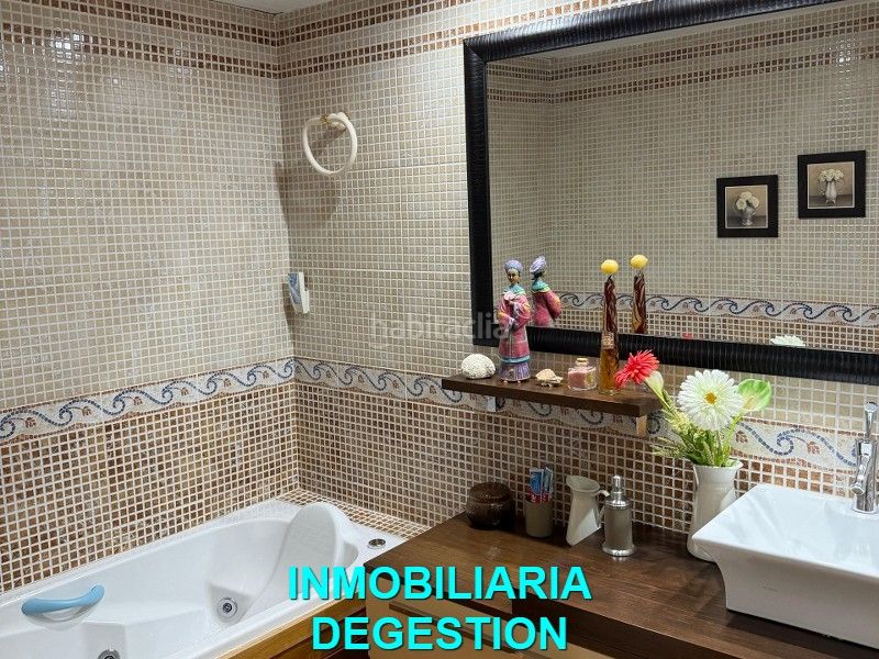 Foto 2331925d-7683-44c5-90f3-14143d22066d. Casa adossada amb xemeneia calefacció aparcament piscina a Linares
