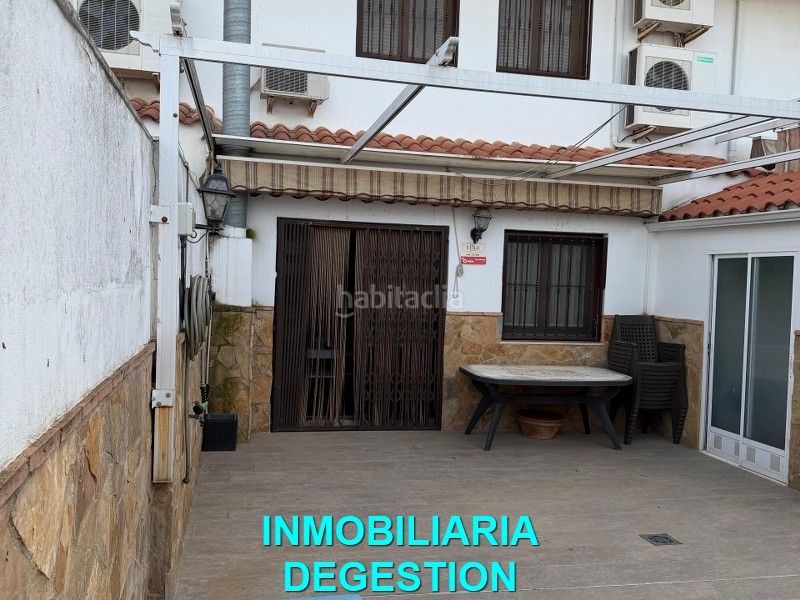 Foto 622aaf2c-eca5-4c34-8d01-bb2646ba53be. Casa adossada amb xemeneia calefacció aparcament piscina a Linares