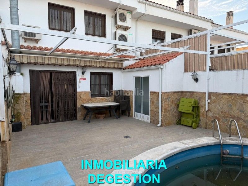 Foto 6bd12367-adec-4f8c-b8a6-af9e349685ec. Casa adossada amb xemeneia calefacció aparcament piscina a Linares