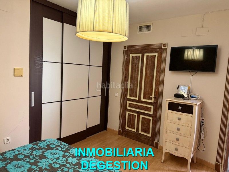 Foto dde32d64-7765-43cd-b908-e5ff6fada3e8. Casa adossada amb xemeneia calefacció aparcament piscina a Linares